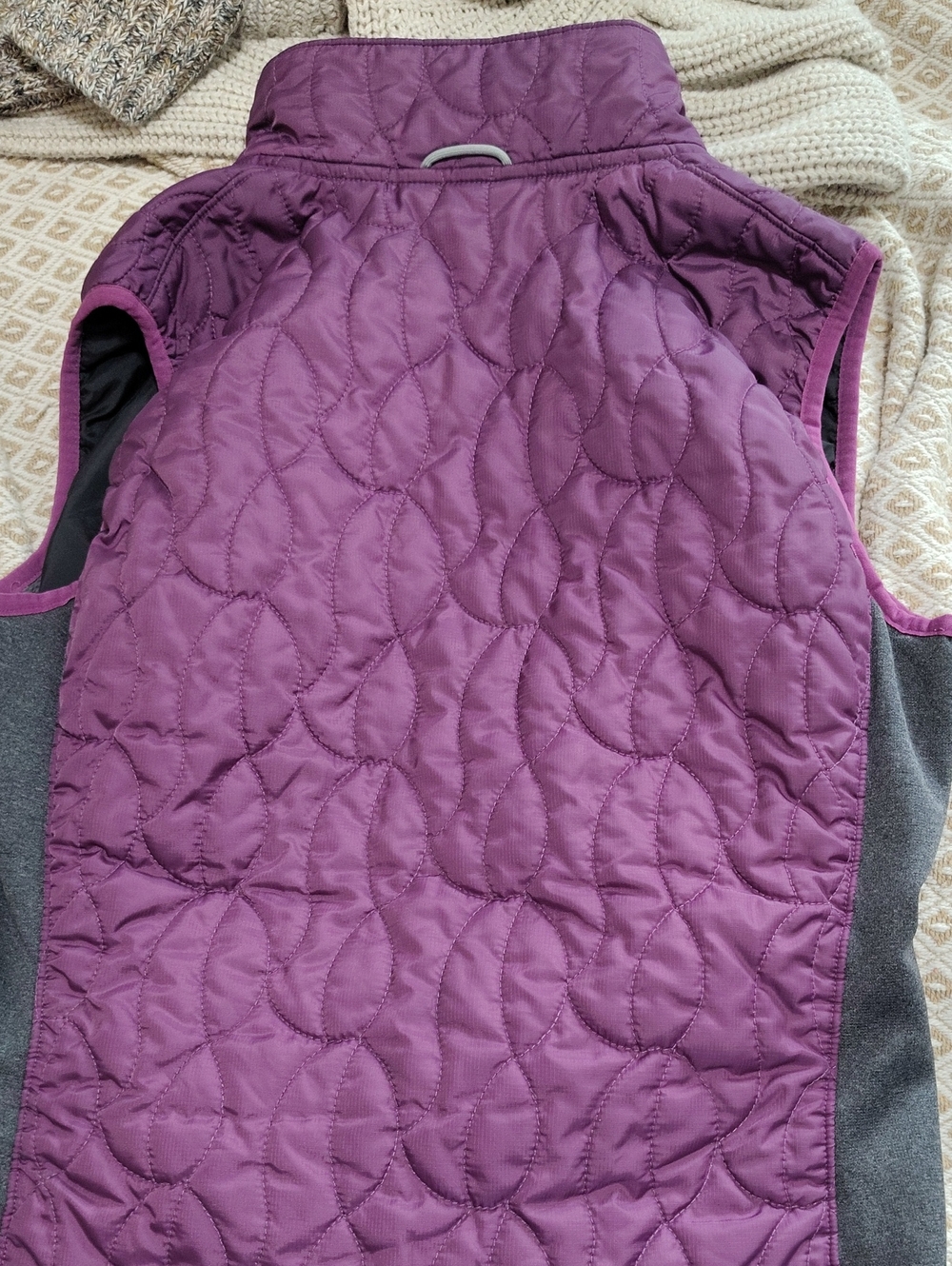 Duluth Trading Co Women's Purple Quilted Outdoor Vest - Picture 6 of 6